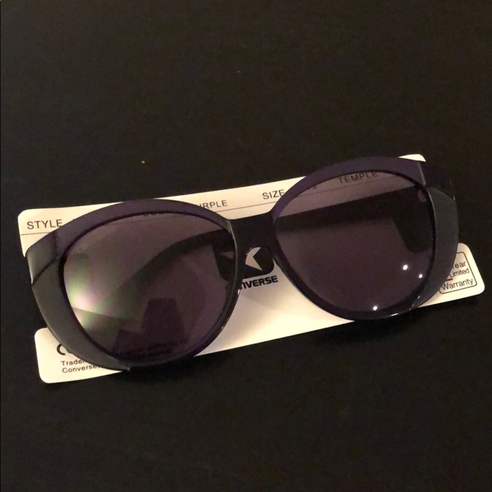 *Missing left screw* please read description. New converse Purple sunglasses